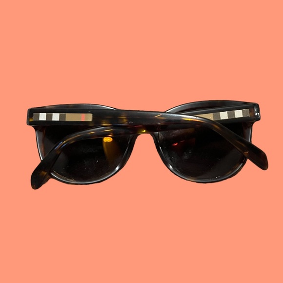 Vintage Burberry sunglasses - Picture 2 of 5